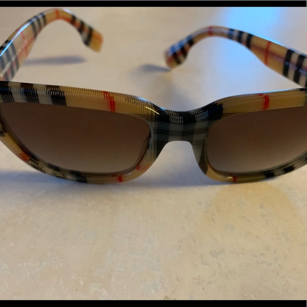 Like brand new authentic Burberry sunglasses WOW!!